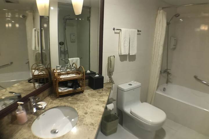 Room 27 of 46