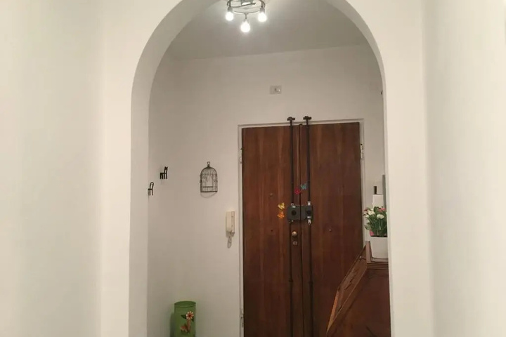 Room 8 of 12