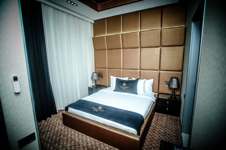 Room 7 of 38
