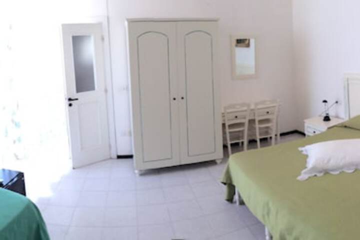 Room 15 of 107