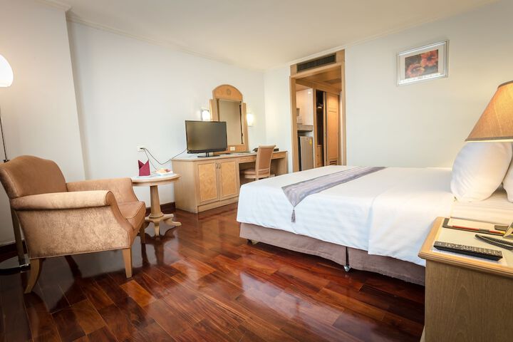 Room 4 of 50