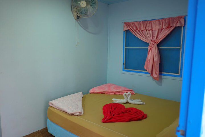 Room 8 of 143