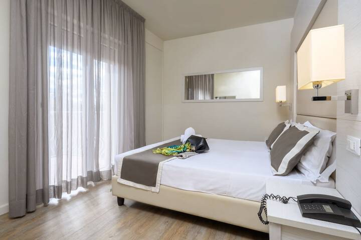 Room 10 of 42