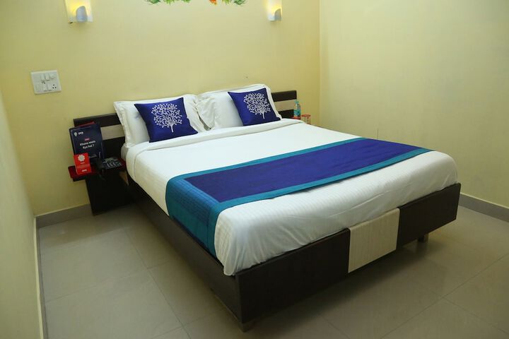 Room 6 of 13