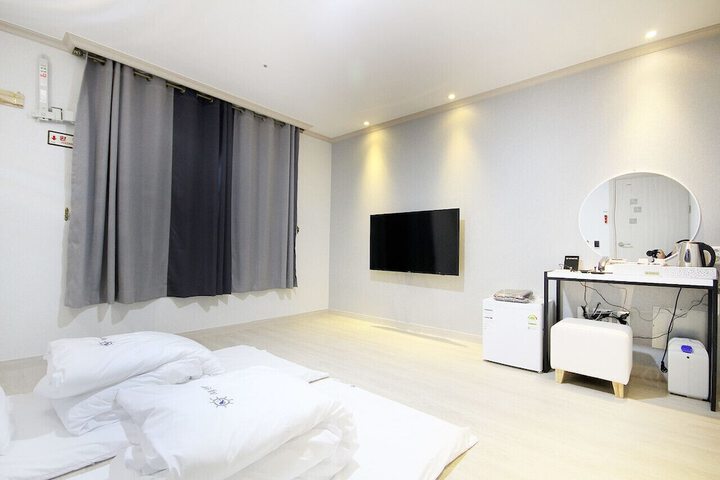 Room 5 of 37