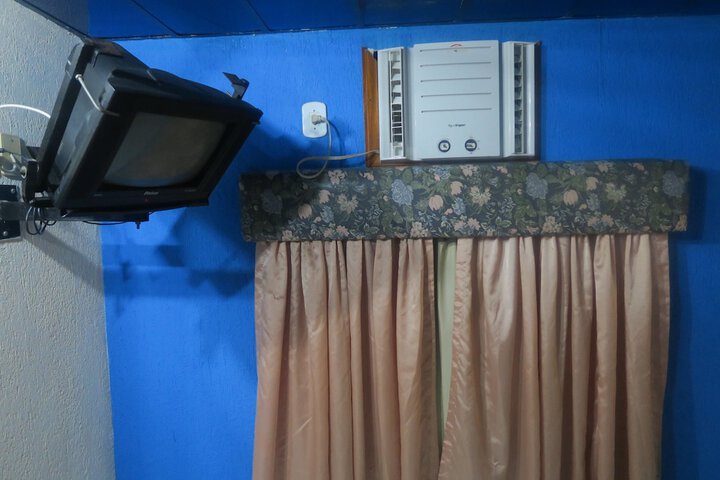 Room 9 of 18