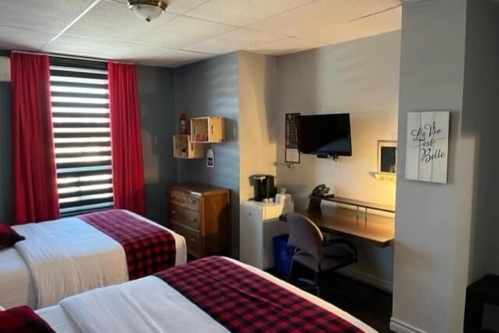 Room 4 of 37