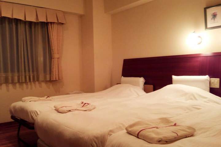 Room 14 of 65