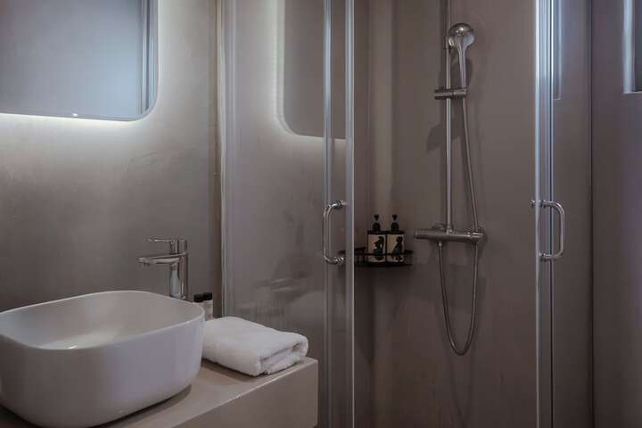 Room 73 of 87