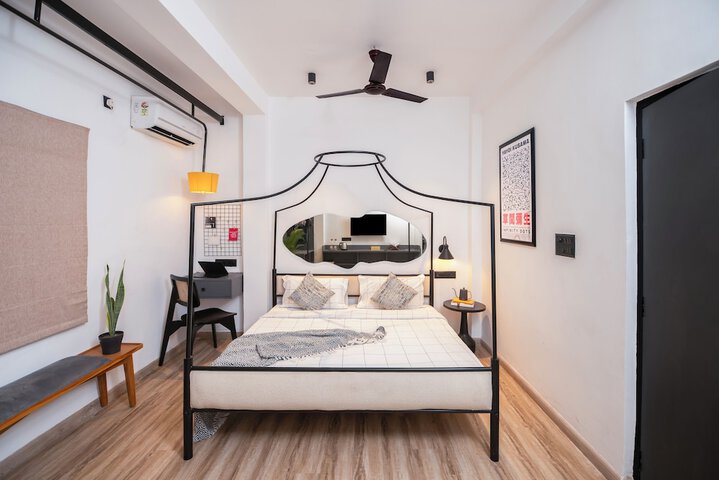 Room 11 of 28
