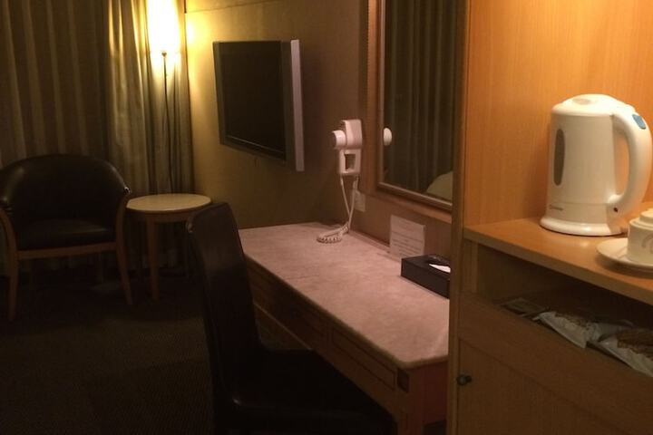 Room 3 of 48