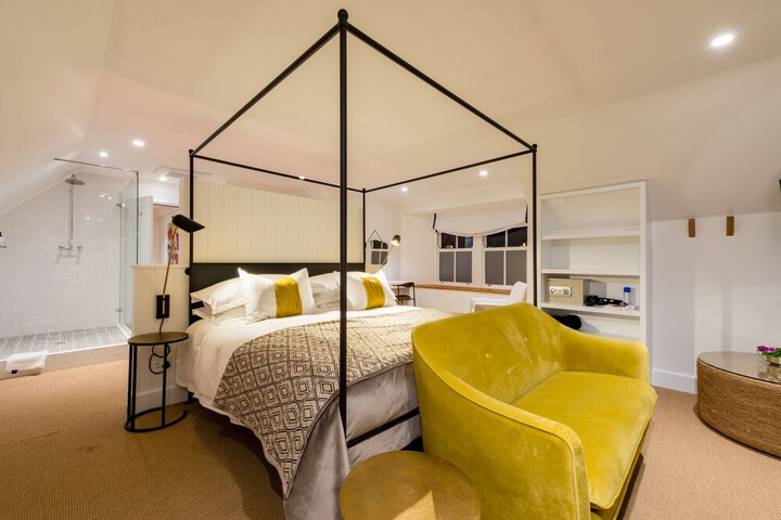 Room 4 of 60
