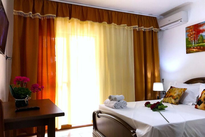 Room 3 of 51