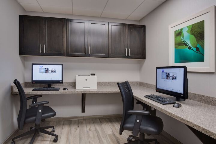 Business Center 33 of 37