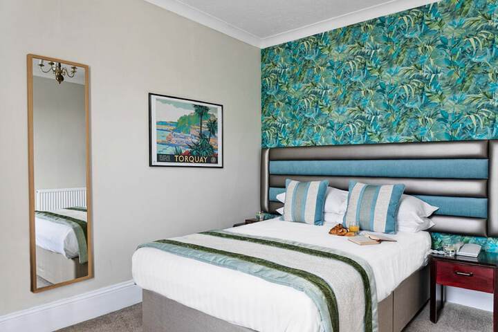 Room 27 of 47