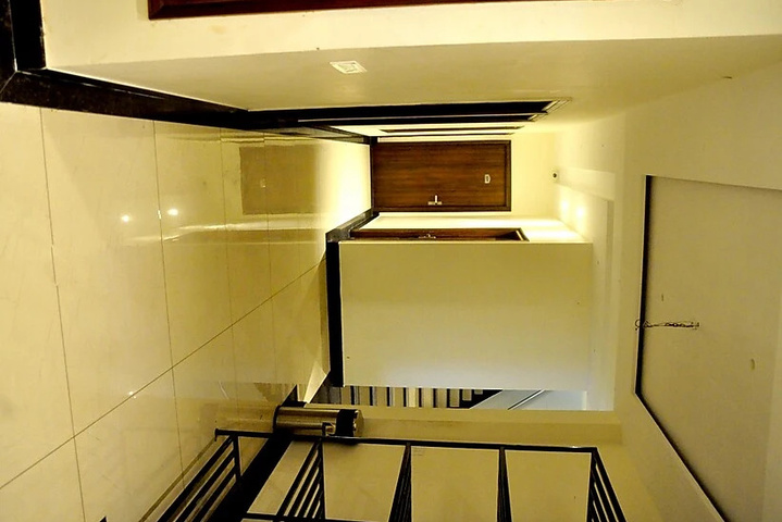 Room 5 of 6