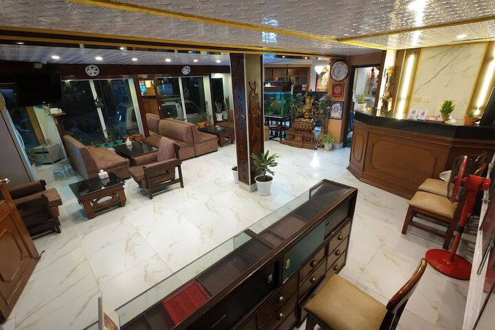 Hotel Triratna