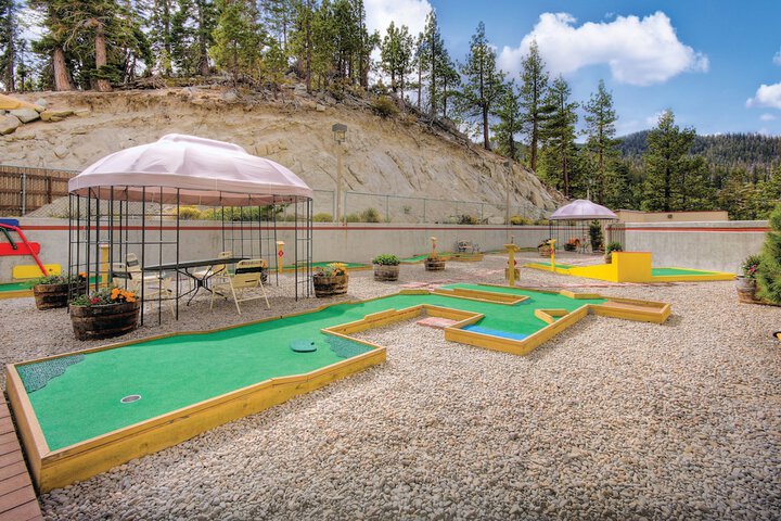 Mini-golf