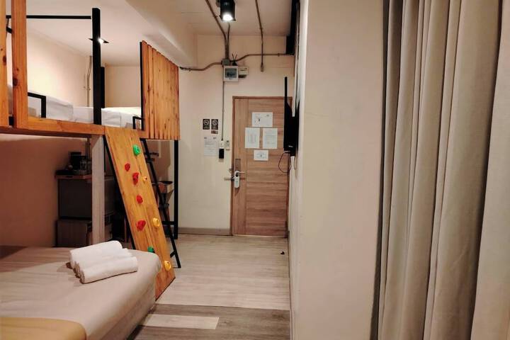 Room 21 of 31