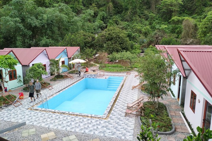 Pool 10 of 25