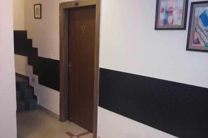 Room 7 of 11
