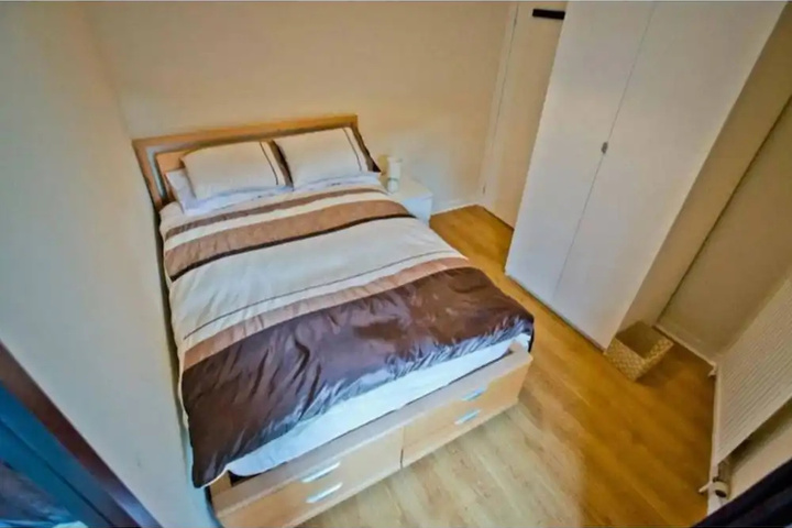 Room 3 of 8