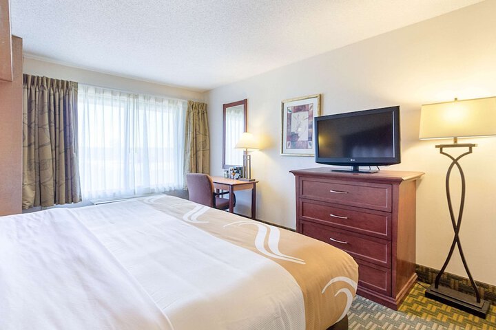Standard King Bed Accessible (9 of 19)