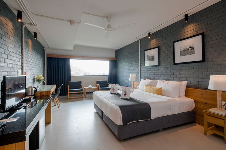 Room 14 of 90