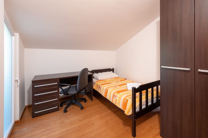 Room 13 of 54