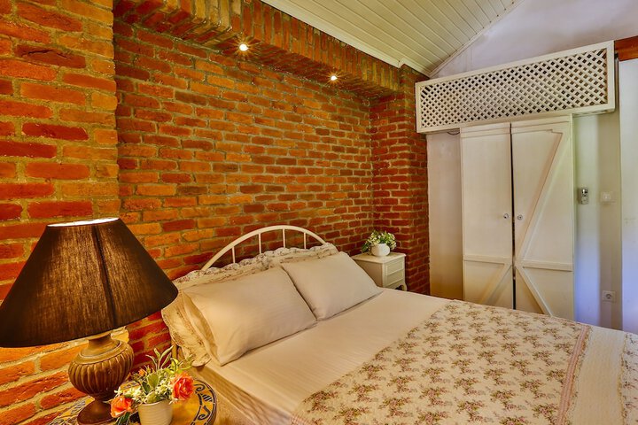 Room 12 of 74