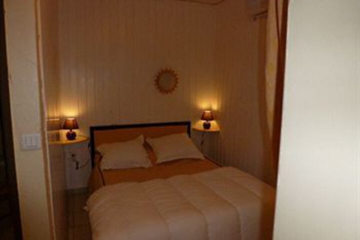Room 25 of 49