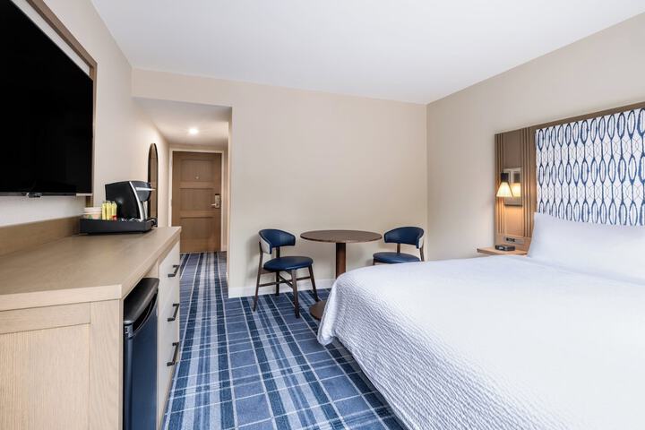 Room 10 of 80