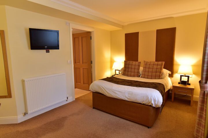 Room 6 of 100