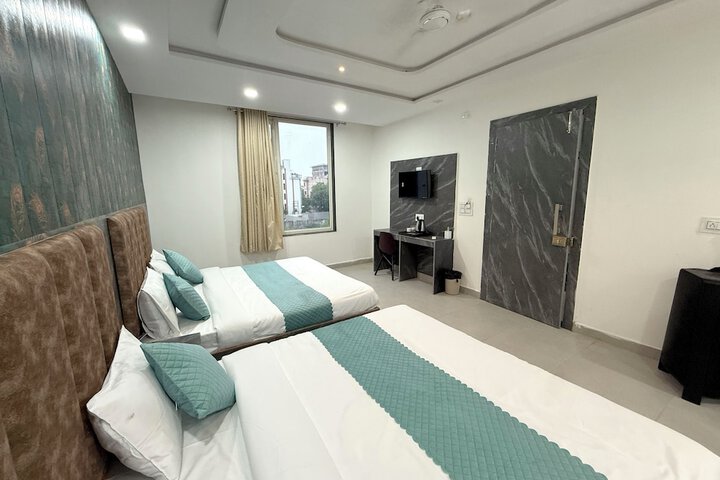 Room 9 of 30