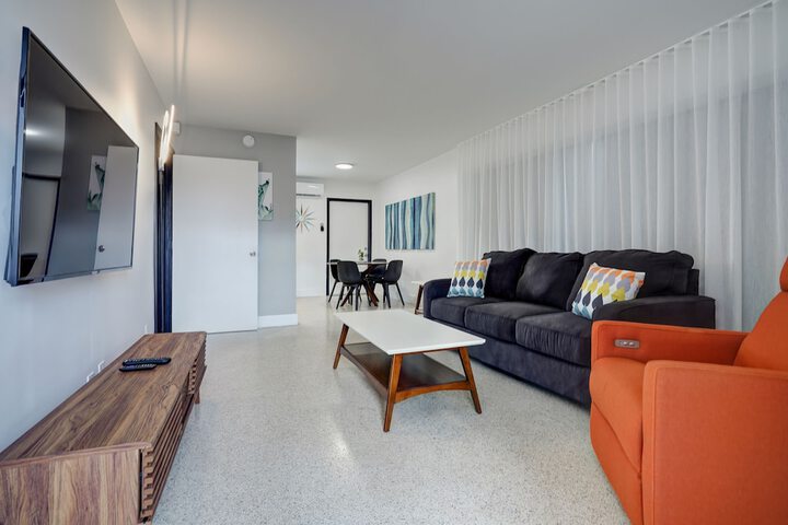 1 Bedroom Deluxe Apartment King Bed Sofa Kitchen Accessible (29 of 42)