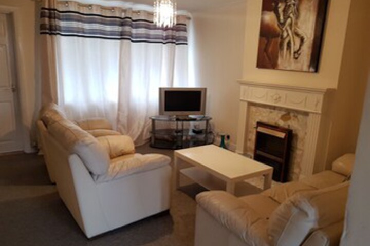 Lounge 13 of 35