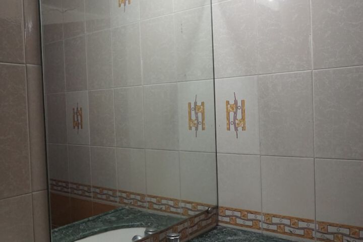 Room 9 of 16