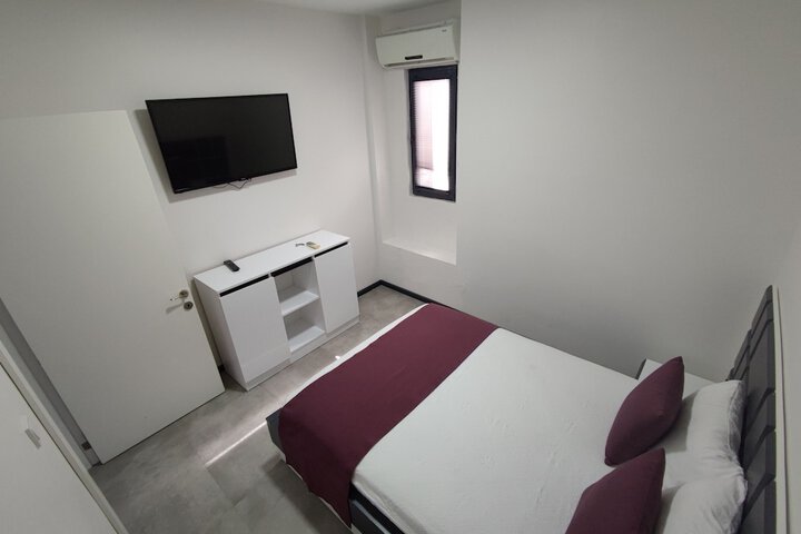 Room 5 of 65