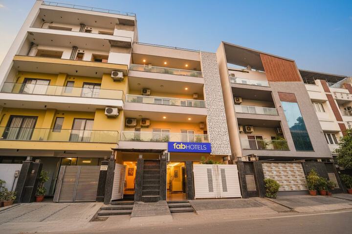 FabHotel Monsella - Nr SHALBY International Hospitals Golf Course Road Gurgaon