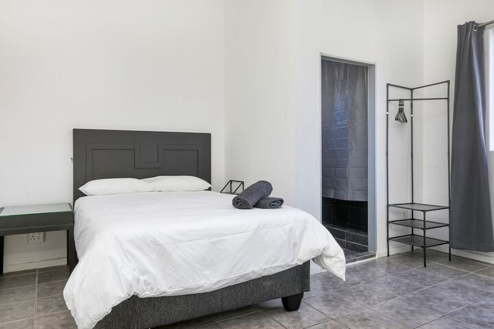 Room 17 of 28