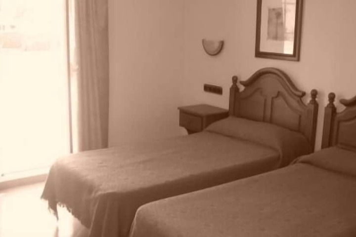 Room 9 of 34