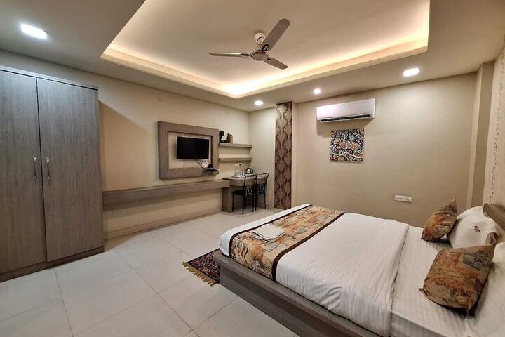 Room 15 of 32