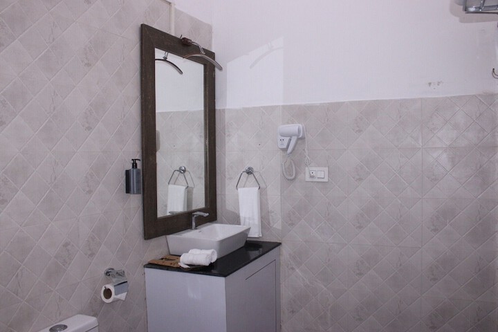 Room 27 of 39