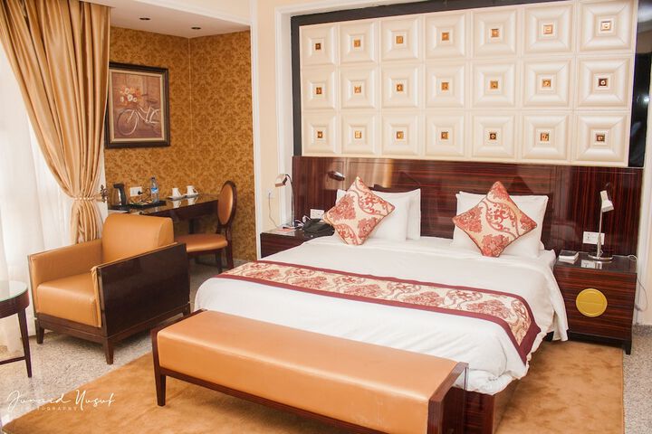 Room 2 of 23