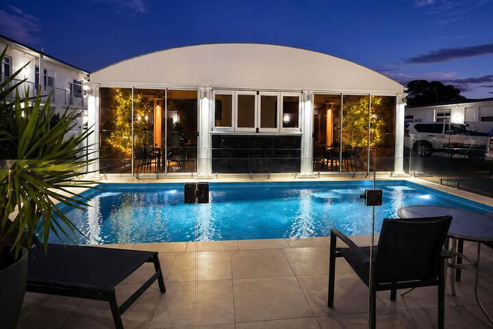Pool Hotel