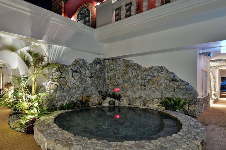 Pool 108 of 203
