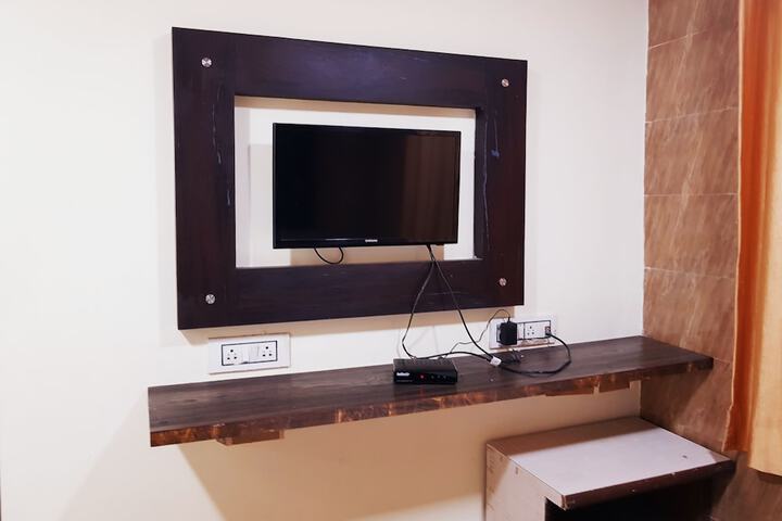 Room 8 of 16