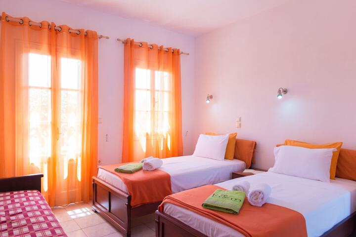 Room 32 of 195
