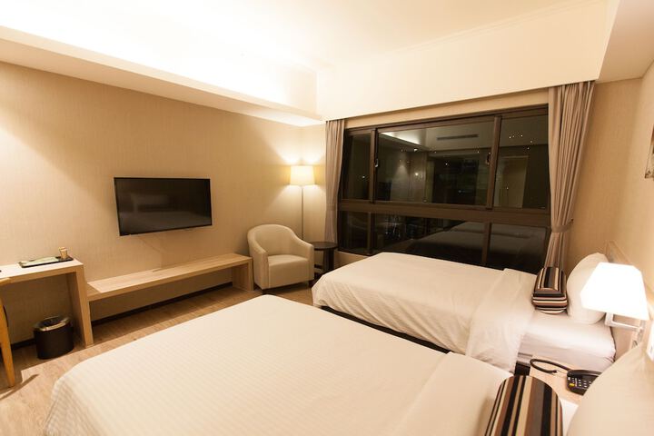 Room 4 of 32