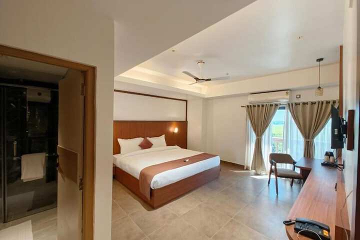 Room 4 of 13